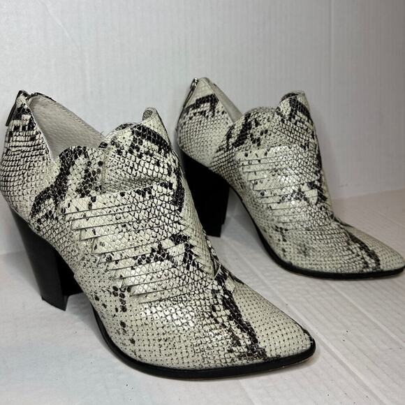 Vince Camuto Sz 9.5 Heel Bootie Snakeskin Western White Black Cowboy Carter - Picture 5 of 12